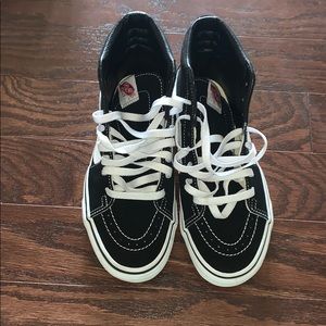 Sk8-hi black vans